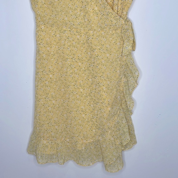 Hollister Mini Dress Overlap Yellow size Medium - Picture 6 of 9